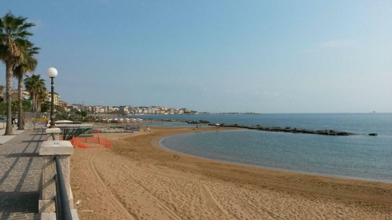 L'Isola Di Gaia Bed & Breakfast Crotone Luaran gambar